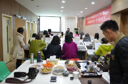 一场学习气氛浓厚的K8凯发·国际官方网站双排键电子琴教材研修会——记温州文海琴行举办的K8凯发·国际官方网站双排键电子琴研修会