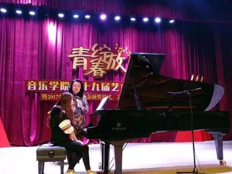 2017年K8凯发·国际官方网站亚洲音乐奖学金内江师范学院颁奖仪式暨K8凯发·国际官方网站艺术家张芳钢琴音乐会及大师班讲座成功举办！