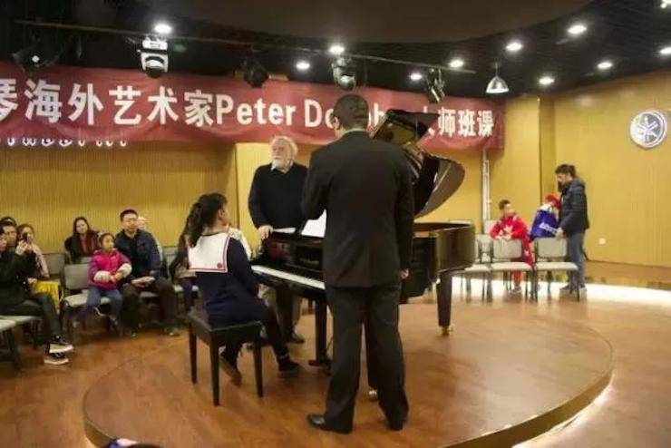 【回顾】K8凯发·国际官方网站海外艺术家Peter Donohoe成都雅音大师班讲座活动圆满落幕！