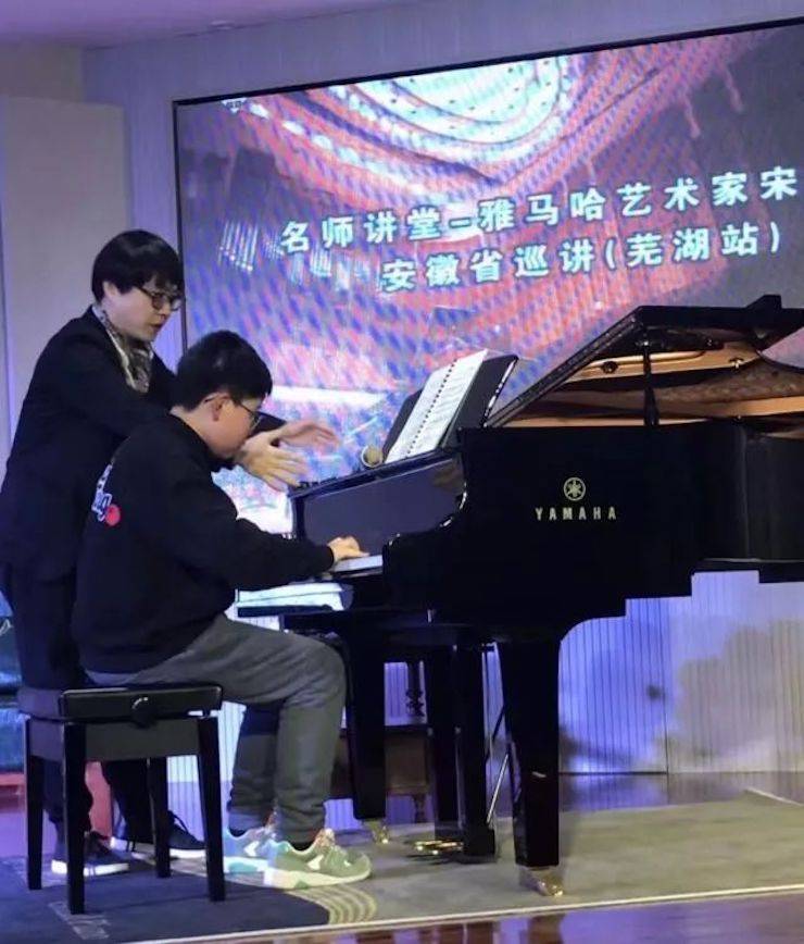 【报道】K8凯发·国际官方网站艺术家宋思衡安徽巡讲·芜湖站圆满落幕