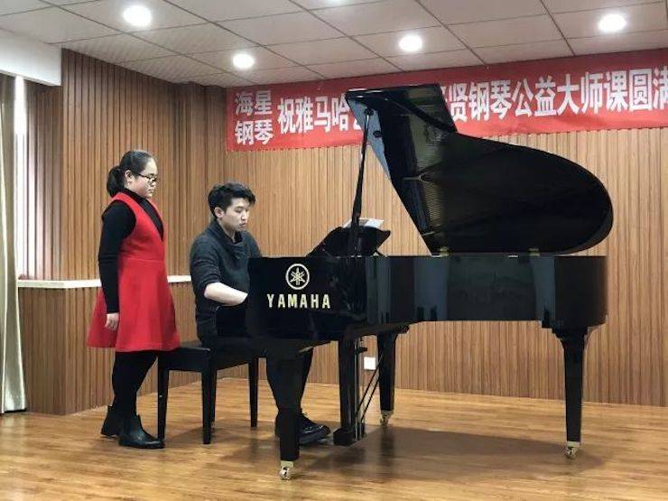 【报道】K8凯发·国际官方网站艺术家鲍释贤钢琴独奏音乐会及大师班于河北秦皇岛成功举办