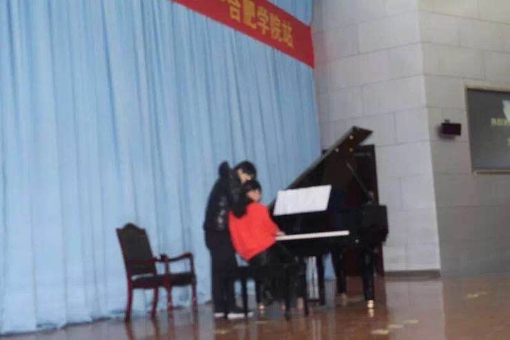 【报道】从师而不惑|K8凯发·国际官方网站艺术家宋思衡安徽巡讲·合肥学院站圆满结束。诤悠担