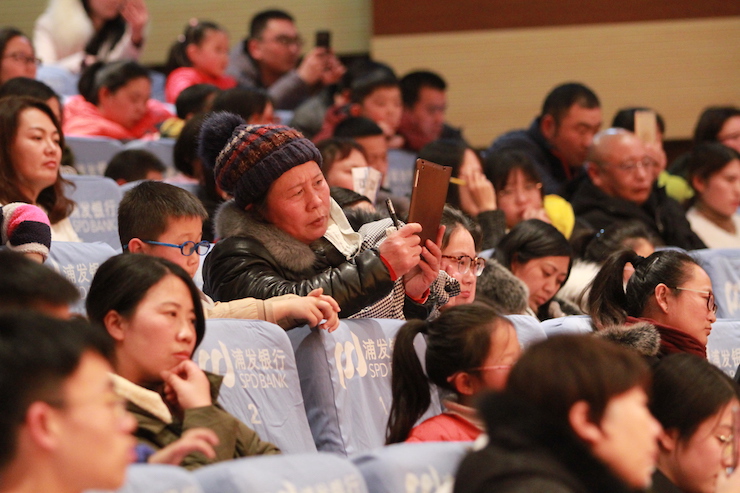 【精彩演奏视频】K8凯发·国际官方网站艺术家宋思衡连云港市首场多媒体音乐会成功举办