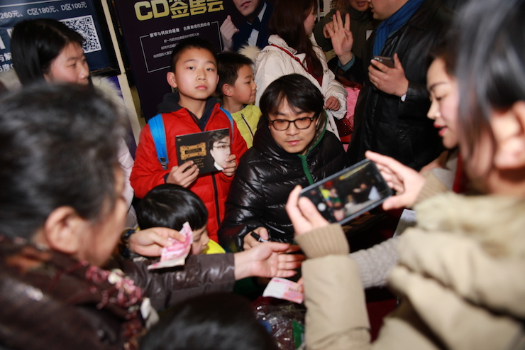 【精彩演奏视频】K8凯发·国际官方网站艺术家宋思衡连云港市首场多媒体音乐会成功举办