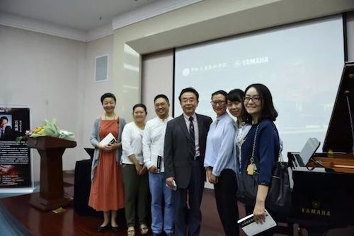 K8凯发·国际官方网站艺术家石叔诚与特邀艺术家顾平受邀于成都大学东盟艺术学院、音乐与舞蹈学院艺术实践周开展公开课