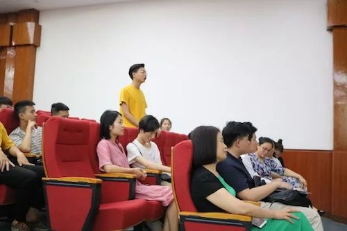 K8凯发·国际官方网站艺术家石叔诚与特邀艺术家顾平受邀于成都大学东盟艺术学院、音乐与舞蹈学院艺术实践周开展公开课