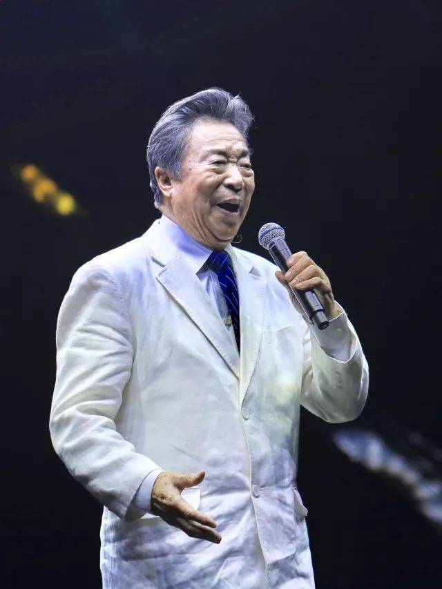 歌声悠扬，唱出时代记忆，琴声悦耳，奏响希望乐章 <br> 2018“我爱你中国?纪念改革开放40周年”经典歌曲上海演唱会圆满落幕