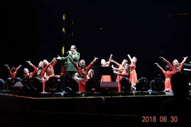 歌声悠扬，唱出时代记忆，琴声悦耳，奏响希望乐章 <br> 2018“我爱你中国?纪念改革开放40周年”经典歌曲上海演唱会圆满落幕