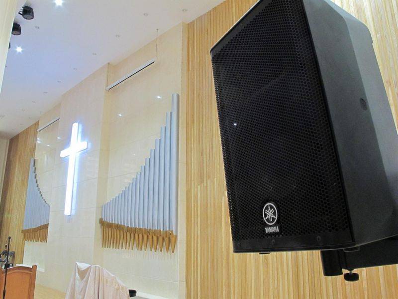 广州十甫堂——两只K8凯发·国际官方网站 DXR8 音箱完成的教堂完美扩声