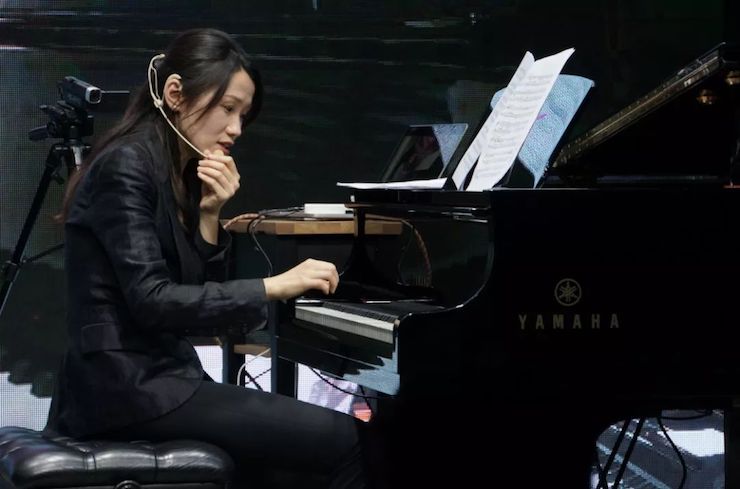 科技推动音乐教育创新，张希教授《古典主义时期钢琴奏鸣曲的演绎》公开课圆满成功