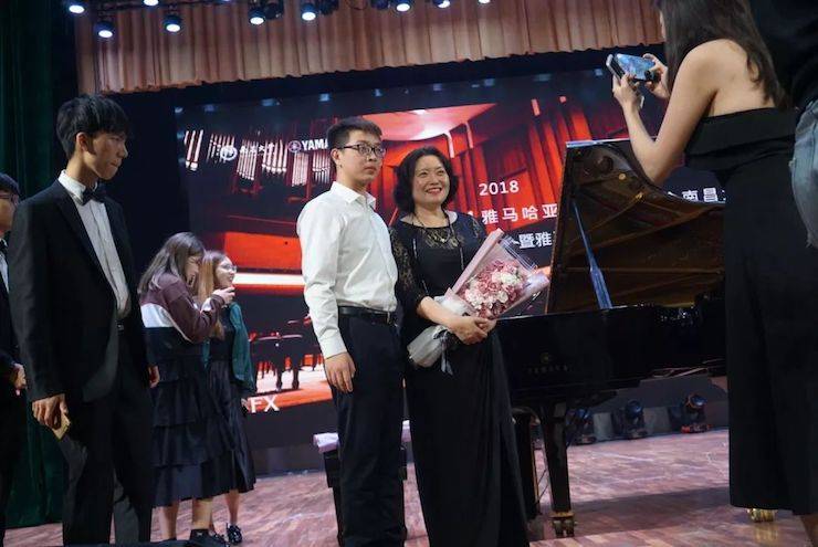 张芳、冯子祥钢琴音乐会