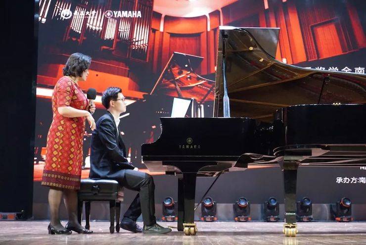 张芳、冯子祥钢琴音乐会