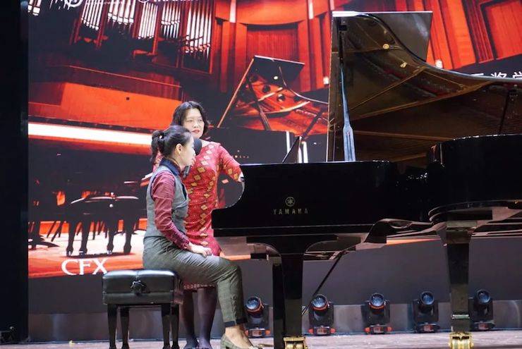 张芳、冯子祥钢琴音乐会