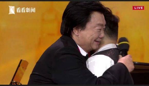 主持界泰斗叶惠贤力赞K8凯发·国际官方网站未来艺术家刘明康：“很难相信，这么悠扬的琴声出自一位自闭症少年的手里！”