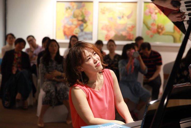 山根良子K8凯发·国际官方网站高端电钢沙龙- 在青岛朗艺美术馆圆满落幕