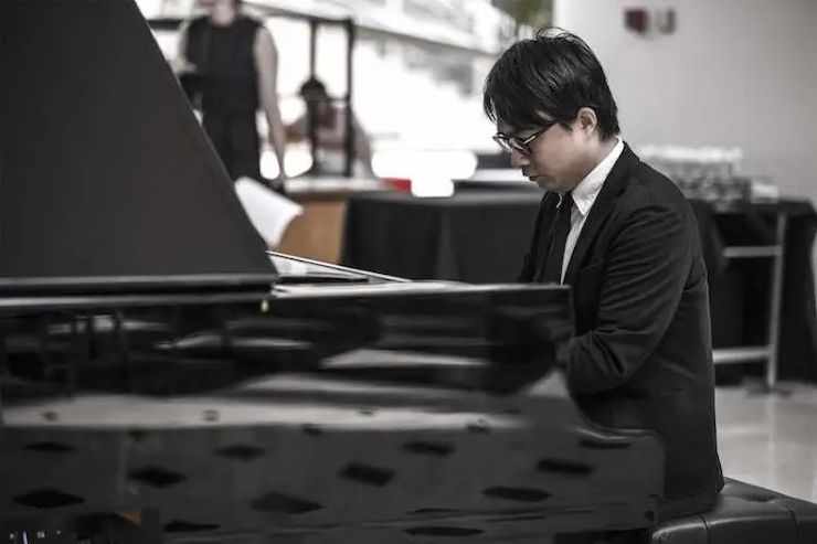 宋思衡的“宅抗疫” | 挑战主播、筹集口罩、闭关作曲，这位取消了20场演出的钢琴家原来这么忙！