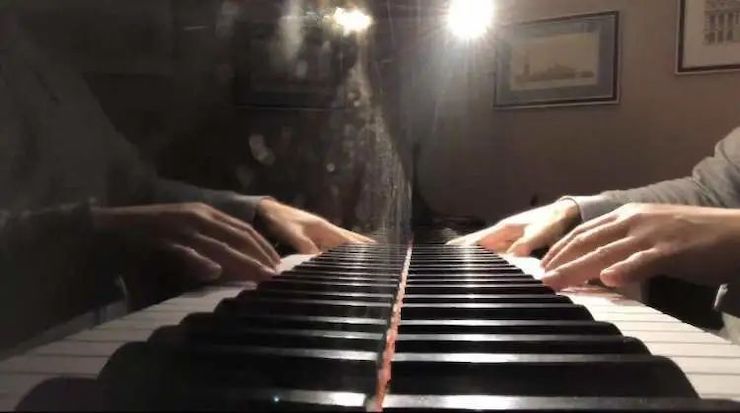 宋思衡的“宅抗疫” | 挑战主播、筹集口罩、闭关作曲，这位取消了20场演出的钢琴家原来这么忙！