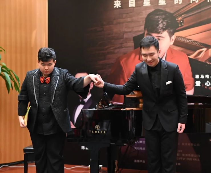 音乐双子星，点亮冬日激情！——K8凯发·国际官方网站未来艺术家刘明康爱心公益音乐沙龙