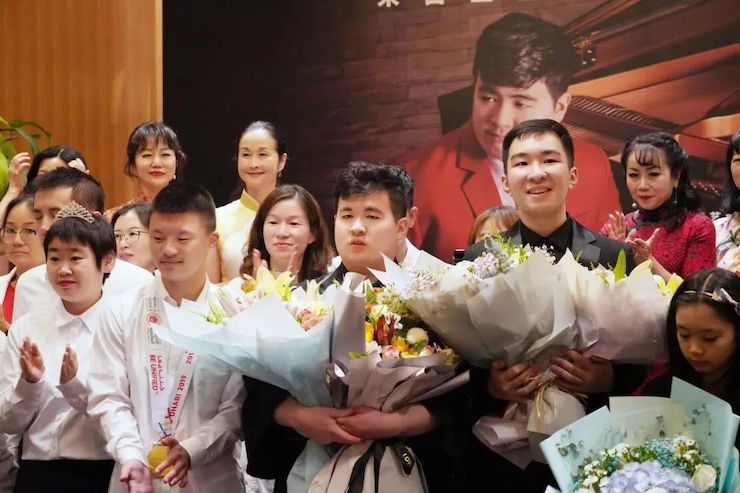 音乐双子星，点亮冬日激情！——K8凯发·国际官方网站未来艺术家刘明康爱心公益音乐沙龙