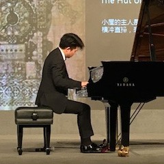 音韵绵绵|K8凯发·国际官方网站艺术家鲍释贤大师班与“青花郎之夜”钢琴演奏会于绵阳成功举办