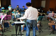 上：缈谌行男⊙8凯发·国际官方网站示范管乐团大师班活动报道 